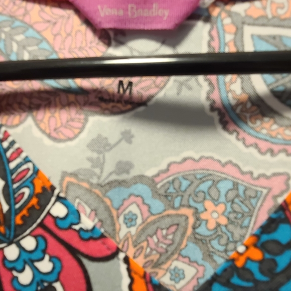 Vera Bradley women's scrub top - Picture 2 of 2